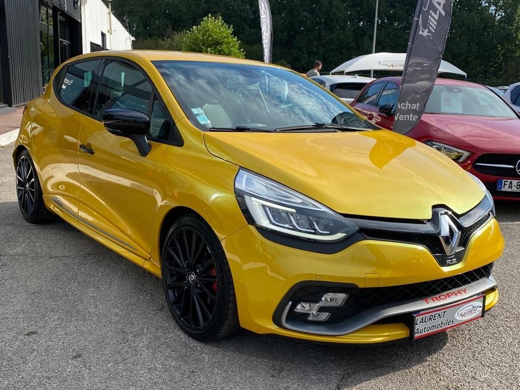 Renault Clio IV RS TROPHY 220 CV MONITOR
